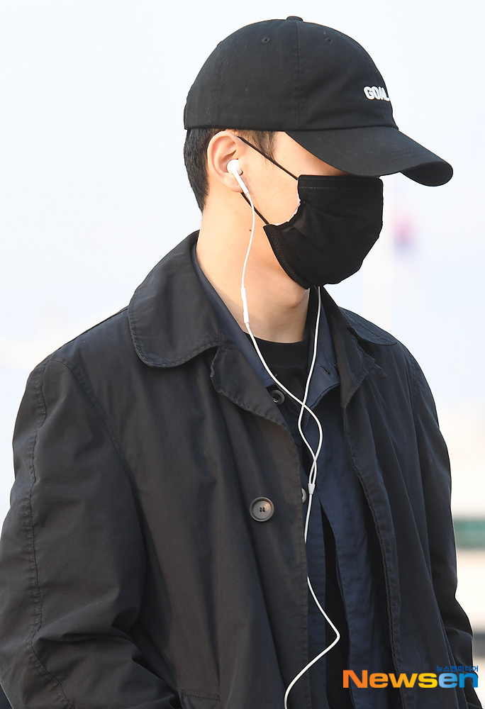 Group EXO Chen is departing into Kuala Lumpur through the Incheon International Airport in Unseo-dong, Jung-gu, Incheon, on December 13 afternoon.useful stock