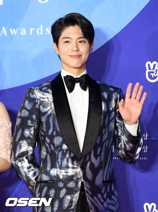 Actor Park Bo-gum will meet director An Gil-ho through the new drama Youth Record.Park Bo-gums agency, Blossom Entertainment, said on the 13th, We are reviewing it after being proposed to appear in Youth Record.The Youth Record proposed by Park Bo-gum is a work that depicts the growth of youths in the background of the model world. It is a drama co-produced by Ha Myung-hee and director An Gil-ho.It will be aired on TVN next year, and Actor Park So-dam has been named as the main character of the woman.On the other hand, Park Bo-black is about to release the movie Seo Bok after TVN Boyfriend which last January.DB