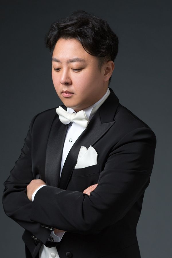 윤스토리엔터테인먼트 이미지