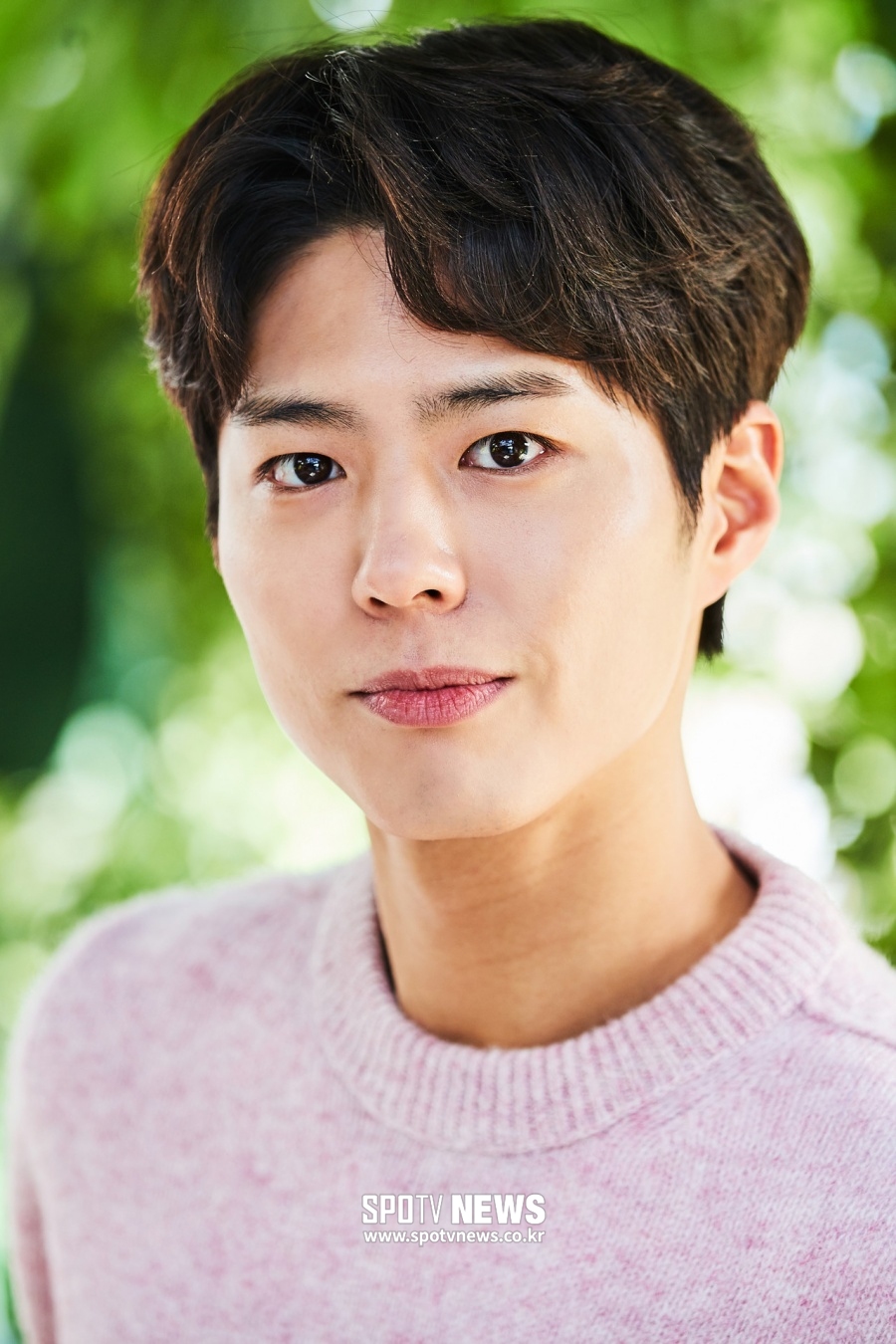 Actor Park Bo-gum is considering appearing on TVNs new drama Youth Record.Park Bo-gums agency, Blossom Entertainment, said on the 13th, I am recently proposing youth record and reviewing the appearance.Youth Record is a new work by Hae Myung Hee, who wrote SBS Doctors and Love Temperature, which contains the growth of youth in the background of the model system.Director Ahn Gil-ho, who directed TVN Secret Forest and Memories of Alhambra Palace, directs.If Park Bo-gum confirms his appearance, he will find his room in a year after TVN boyfriend, which ended in January.=