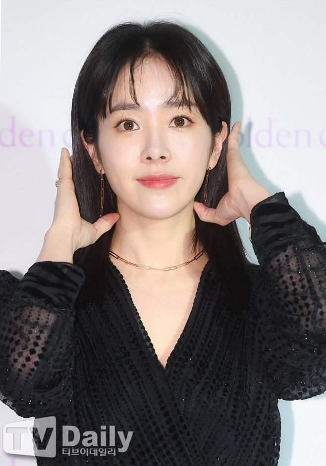 Actor Han Ji-min attended the Golden Duque Talk concert held at CGV in Apgujeong, Gangnam-gu, Seoul on the afternoon of the 13th.Han Ji-min poses on the day.[golden du dock concert