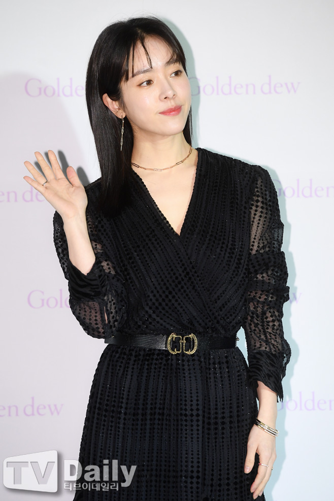 Actor Han Ji-min attended the Golden Duque Talk concert held at CGV in Apgujeong, Gangnam-gu, Seoul on the afternoon of the 13th.Han Ji-min poses on the day.[golden du Dock concert