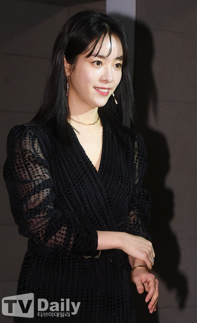 Actor Han Ji-min attended the Golden Duque Talk Concert held at CGV in Apgujeong, Gangnam-gu, Seoul on the afternoon of the 13th.Han Ji-min poses on the day.[golden du Dock Concert