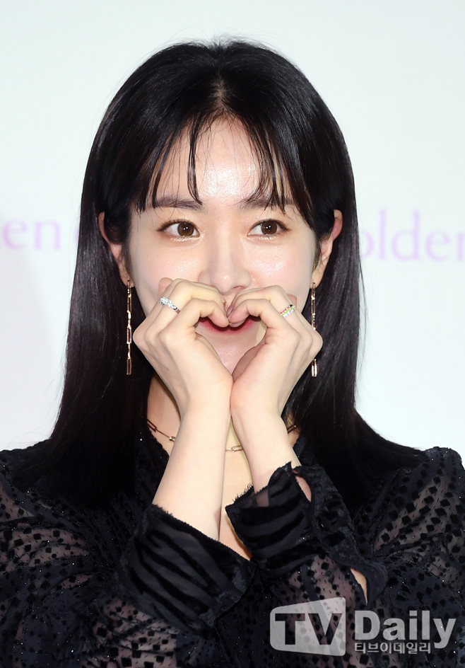 Actor Han Jimin attended the Golden Duque Talk concert held at CGV in Apgujeong, Gangnam-gu, Seoul on the afternoon of the 13th.Han Jimin poses on the day.[golden du dock concert