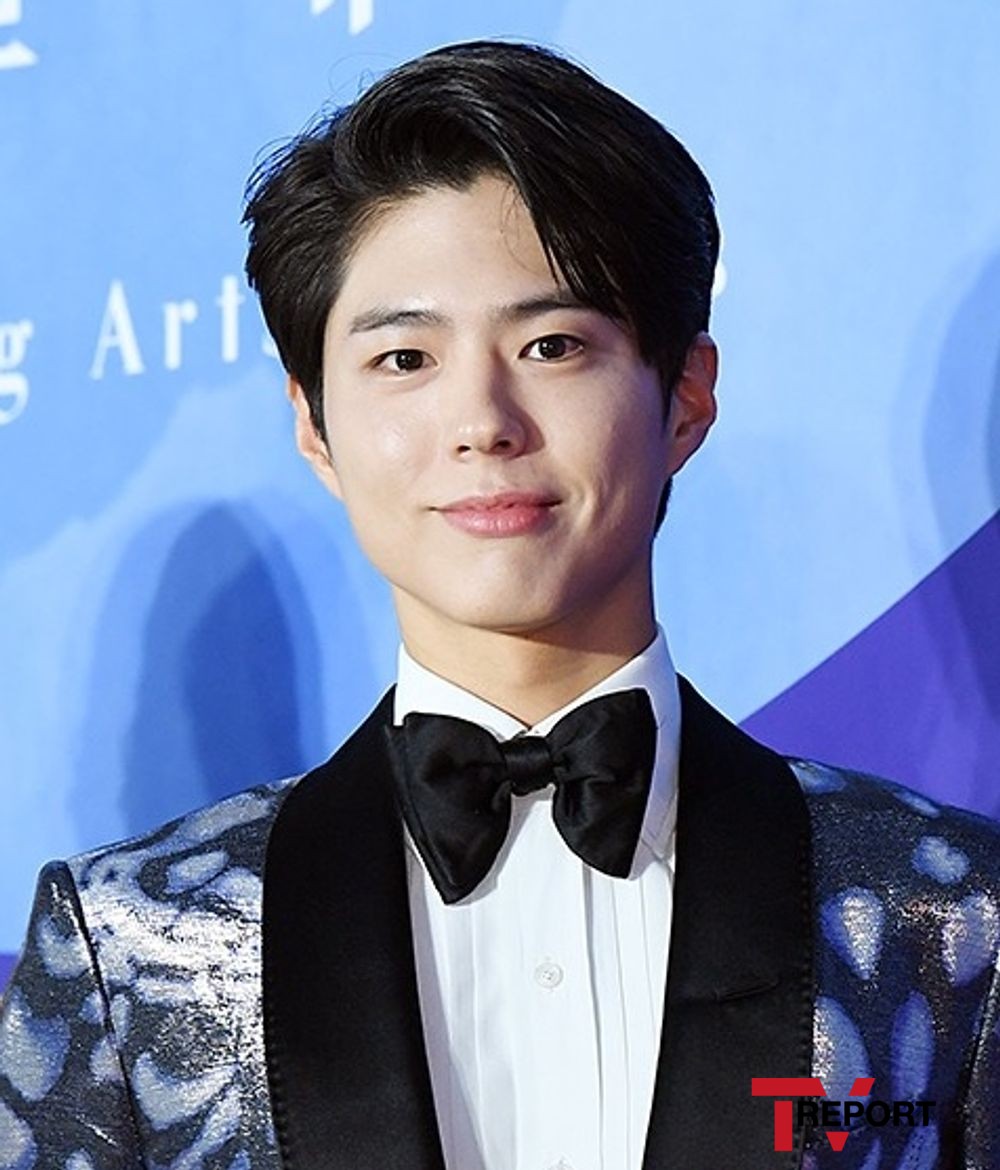 Actor Park Bo-gum is mentioned as the main character of TVN drama Youth Record, and his agency said, I was offered to appear.Park Bo-gums agency, Blossom Entertainment, announced on the 13th, Park Bo-gum is being proposed and reviewed for the appearance of youth record.Youth Record is a drama that depicts the growth of youth in the background of the model world.Director Ahn Gil-ho, who directed TVNs Secret Forest, Memories of Alhambra Palace, and OCNs Watcher, and writer Ha Myung-hee, who wrote SBSs Doctors and Temperature of Love, will coincide.In addition to Park Bo-gum, Actor Park So-dam is also considering his appearance and is emerging as an expected work in 2020.