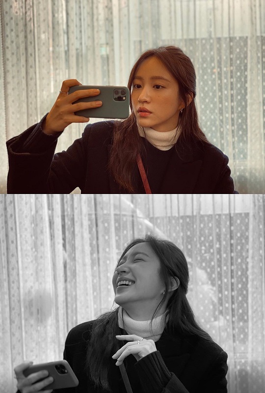Hani showed off her innocent charm.Hani posted two photos on his Instagram on the 13th with an article entitled Now Nanaro again.The photo shows Hani smiling brightly, staring at Camera expressionlessly. A pure and lovely visual captivated the hearts of netizens.Meanwhile, Hanis group EXID released its new song ME & YOU in May.Photo: Hani Instagram