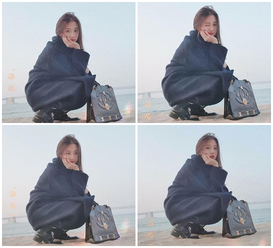 Lovelyz Jung Yeins extraordinary beautiful looks attract attention.On the 14th, Lovelyz Jung Yein (Yein) posted a number of photos on the teams official SNS with an article entitled Good Weekend (Ye).Inside the picture is a picture of Jung Yein taking a selfie on the beach.He attracted the attention of the official fan club Lovelyners with his extraordinary beautiful looks.The Lovely Nurs who have seen the photos are responding to Goraniya, Yain, Nianni.On the other hand, Lovelyz, which Jung Yein belongs to, celebrated the fifth anniversary of November last month.Lovelyz, who made his first step into the music industry with his debut album Girls Invasion title song Candy Jelly Love on the 12th of 2014, has been accompanied by numerous hits such as Ah-Choo, Now, We, You of the Day, and Bellsori. I am loved by many fans for winning the title.In addition, members such as Jin (Park Myung-eun), Kay, Baby Soul, and Ryu Soo-jung appeared in music programs such as Masked Wang and were recognized for their singing skills.