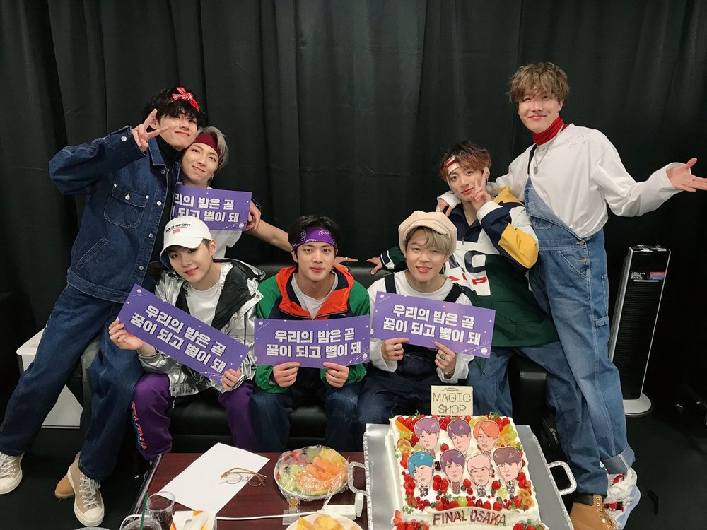 Group BTS (RM, Jean, Sugar, Jay-Hop, Jimin, Vu, Jungkook) successfully completed the Japan Osaka University fan meeting.On the afternoon of December 15, BTS Japan official SNS said, Osaka University performance is over! You can turn sad memories into happy memories.Magic Shop is always in Amys mind, so please come to play anytime. See? We look more! and two photos were posted.Thank you for visiting the Magic Shop today, please do not forget that BTS is always waiting for you at the Magic Shop.# BTS # MAGICSHOPOsaka University # Occupy Shop # Magic Shop Sales Suspension and two photos were shared.BTS held its fifth Japan solo fan meeting at Osaka University Kyocera Dome on the 14th and 15th.As a result, BTS successfully completed the AT&T Stadium fan meeting, following the Japan Chiba Jojo Marine AT&T Stadium fan meeting on November 23 and 24, and the Osaka University Kyocera dome fan meeting on December 14 and 15.BTS plans to attend 2019 SBS Song Daejeon held at Gocheok Sky Dome in Guro-gu, Seoul on the 25th after returning home and 2019 KBS Song Festival held in KINTEX, Ilsan on the 26th.The new album work is also being done along with the preparation of the year-end awards ceremony, but the comeback period has not been confirmed.hwang hye-jin