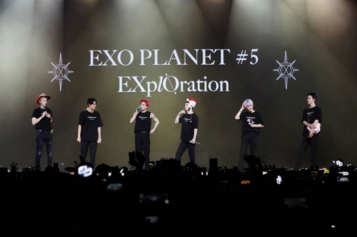 EXO held EXO Planet #5 - Remy LaCroix Floysion - In Kuala Lumpur (EXO PLANET #5 - EXpLOration - in KUALA LUMPUR) at the Axiata Arena Bukit Jaleil in Malaysia Kuala Lumpur on the 14th and met with more than 10,000 viewers.The Concert sold out all seats as the Malaysia sole Concert of EXO, which was held in about a year and five months after EXO Planet #4 - Di Elision - (EXO PLANET #4 - The ElyXiOn -) held in July 2018.At the performance, EXO performed representative songs such as Run, Addiction, Call Me Baby (CALME BABY), Monster (Power), and Tempo, Love Shot, Gravity, Damage, Way The stage of the regular 5th album and repackaged songs such as Wait was performed.In addition, he presented 23 songs including winter special album releases such as Falling For You, Unfair, and Strings, and solo and unit stage with their individuality.SM Entertainment said, The fans wore the dress code with brown and beige colors and cheered enthusiastically, and added a warm heart by introducing a slogan event that says, I do not need to wait, Erie is always here.Meanwhile, EXO will hold the encore concert EXO Planet #5 - Remy LaCroix FloLaytion [dot] - (EXO PLANET #5 - EXpLOration [dot] -) at KSPO DOME, Seoul Olympic Park, for three days from December 29 to 31.