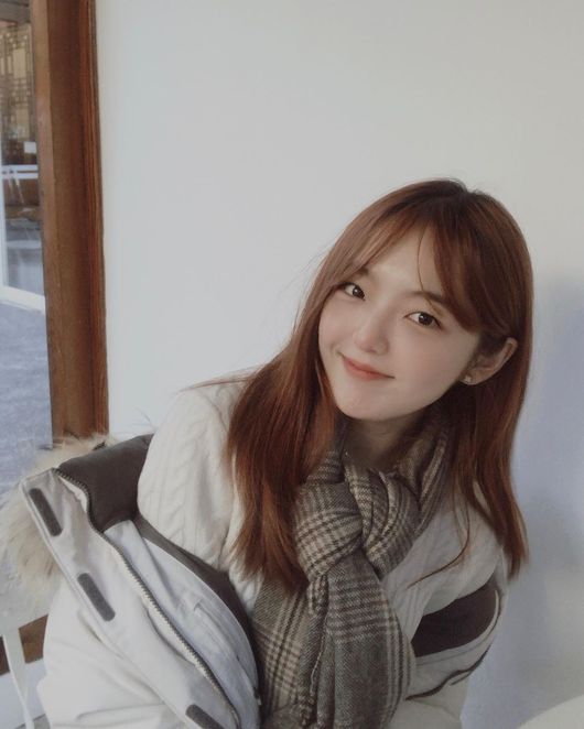 Actor Seo Shin-ae showed off her neat charm ahead of ChristmasOn the 15th, Seo Shin-ae posted several photos on his Instagram with the article Now I am ready for Christmas.The photo shows Seo Shin-ae, who is taking pictures at a place that looks like a cafe, and is impressive with its simple and neat charm with natural makeup and hairstyle.Meanwhile, Seo Shin-ae made a deep impression through various dramas and movies after debuting to a CF in 2004.