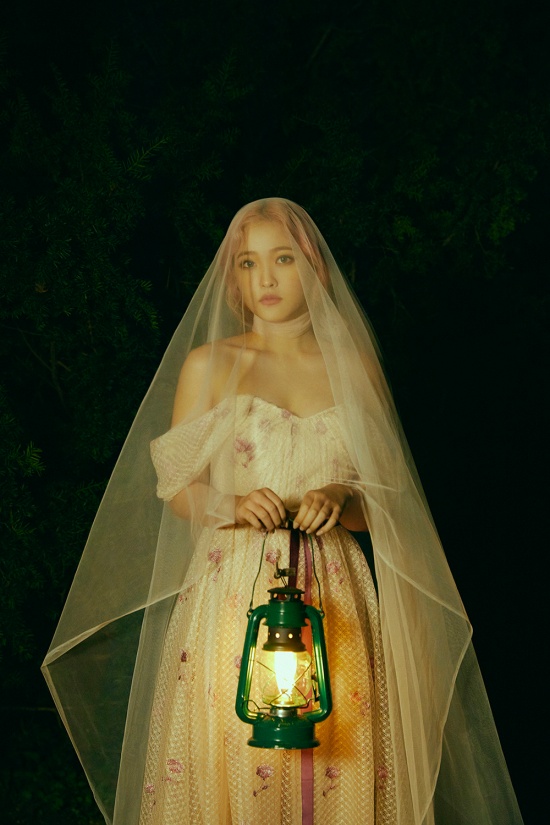Red Velvet Yeri has created a deadly attraction.SM Entertainment, a subsidiary company, released a personal teaser image of its repackaged album The Reeve Festival finale on the official home page on the 16th.Yeri stepped up as the first protagonist.There was a mystery in her. Yeri was wearing a black night flower-patterned white dress. She looked at the camera with a daring look.The title song is Psycho, an Urban pop song in up-tempo, featuring a lovers message that, even if it looks as odd as a psycho, it eventually admits its just one another.The album included a total of 16 songs, including four new songs, including Psycho, In & Out, Remembrance Forever, and La Rouge, along with the existing Red Velvet hits.Meanwhile, Red Velvet will release a new album on the main music site at 6 pm on the 23rd.