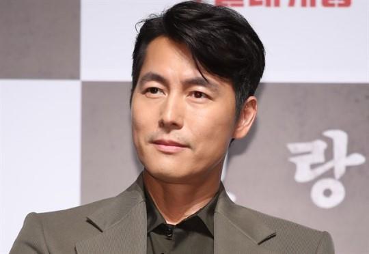 Actor Jung Woo-sung will play Main actor in the feature commercial film Guardian, which is directed for the first time.Park Sung-woong and Kim Nam-gil are reviewing the appearance.According to the film industry on the 16th, Jung Woo-sung will direct and play Main actor in Guardian, which aims to crank in the first half of next year.Guardian is an emotional action that contains a mans desperate struggle to protect the last one.CJS Entertainment said Park Sung-woong and Kim Nam-gil are positively reviewing the film after receiving a proposal for the film.Previously, Jung Woo-sung directed Gods music video After You Left the Day, and directed Four Rangs of Me and S4 Story, Old in front of Killer and Segory Color - Three Life.He also made a topic with the production of the movie Do not forget me, which was the Main actor with Kim Ha-jin.