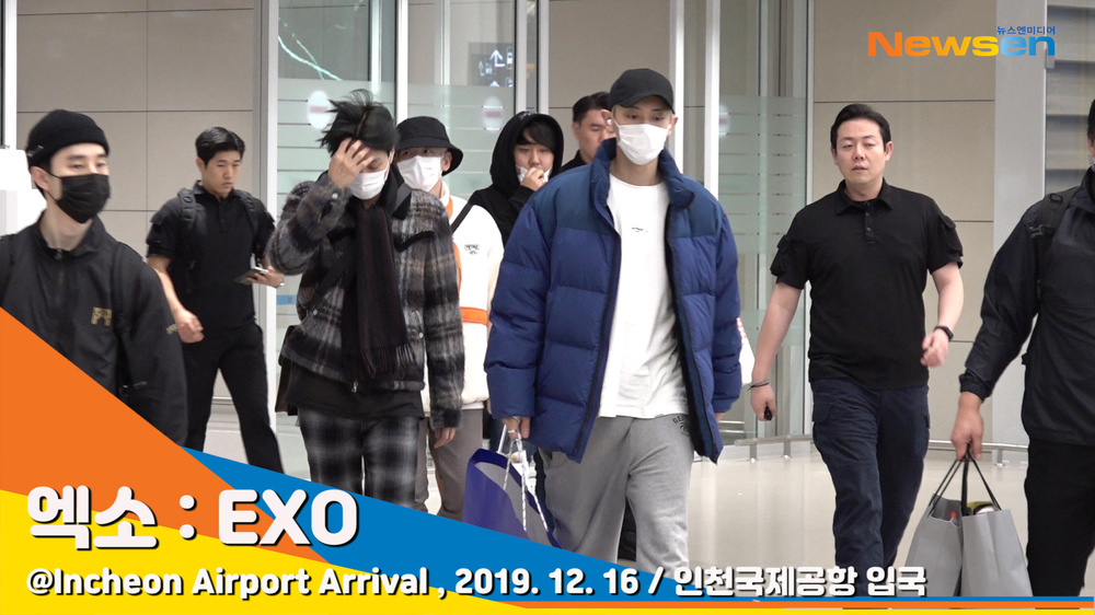 EXO (EXO) members Suho, Chan Yeol, Kai, Baekhyun, Sehun and Chen arrived at the Incheon International Airport in Unseo-dong, Jung-gu, Incheon after finishing their overseas promotion schedule in Indonesia on the morning of December 16.# EXO # EXO #191216_Entry #Arrival #ICN airport #ICNAirportkim ki-tai