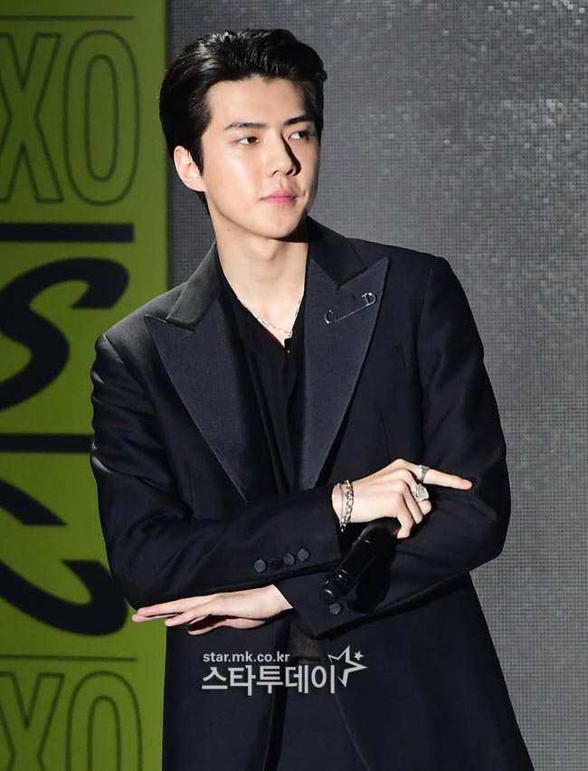 Boy group EXO Sehun (real name Oh Se-hoon, 25) became Landlord; it bought the Sangdo-dong station area building for 3.35 billion won.According to the real estate industry on the 16th, Sehun signed a 6-story station area building (199.60m2 floor area 705.13m2) with a floor area of ​​3.35 billion won in September,According to the Eight Building Real Estate Brokerage Corporation, the building purchased by Sehun is located on the side of Sangdo Station Tax Area, which is a building with good visibility and low risk of vacancy.The building has a floor area of 291.89% (about 25.23 pyeong) gain compared to the 200% court floor area ratio, said an Eight Building official. The Lotte Castle apartment in Sangdo station area is scheduled to move in 2021 and supports the generation behind it.Earlier, EXO Chanyeol appeared in an entertainment program and made headlines by saying that he had become a Landlord. Chanyeol said, I am making money from my own business rather than my personal activities.I became Landlord two months ago, he confessed.