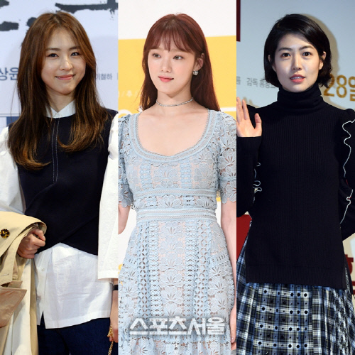 Actors have stepped up to Top Model through Character, a highly personalized career, as new dramas are about to meet with viewers ahead of the new year.Especially, 2030 actresses who have been recognized for their stardom, but there is a high expectation for the new work in Yi Gi, who was still in the room.First, Lee Yeon-hee will return to the MBC new drama The Game: To 0 oclock (hereinafter referred to as the Game), which will be broadcast on January 22nd.Lee Yeon-hee, who will return to the drama in three years after JTBCs The Package, which aired in 2017, will transform from The Game into Detectives in Trouble Detective.Lee Yeon-hee is going to make the biggest transformation after his debut in a work that shows the prophet who sees the moment before death and the detectives in Trouble Detective digs into the secret 20 years ago.At the scene of the incident, he plays Seo Jun-young, who is charismatic and cool but has deep wounds on the back, and plays the role of Girl Crush.Lee Yeon-hees transformation, which has been attracting attention as a pure visual since his debut, is highly anticipated.Above all, Lee Yeon-hee is the back door of his efforts to make a new character.It is noteworthy whether Lee Yeon-hee, who has been growing, will be able to make turning points by successfully performing the Top Model called Detectives in Trouble Detective in The Game.Above all, it is expected that the synergy between the two is expected to be reunited with Ok Taek-yeon, who had been breathing through the movie Marriage Eve in six years.Lee Sung-kyung, who has firmly established himself as an actor in the model, wears a gown.Lee Sung-kyung will appear on SBSs new monthly drama Romantic Doctor Kim Sabu Season 2 (hereinafter referred to as Romantic Doctor 2), which will be broadcast first on January 6.Lee Sung-kyung, who has been living as an elite in the drama, but plays the role of Cha Eun-jae, who has a wandering time, has appeared in medical dramas again in about three years after SBS The Doctors.Lee Sung-kyung Yi Gi, who also performed well in The Doctors, has little concern about this romantic doctor 2.Season 1, which was broadcast in 2016, has gained great popularity, and Lee Sung-kyung is expected to grow as a strong senior named Han Seok-gyu is together.Lee Sung-kyung, who showed a different atmosphere in the open still cut, including gold-rimmed glasses, is said to convey a new change in Romantic Doctor 2.Shim Eun-kyung also returns to his home room after a long time.Shim Eun-kyung will make a comeback in about six years after KBS2 Tomorrow Cantabile, which was broadcast in 2014, through TVNs new tree drama Game, which will be broadcasted for the first time in January.On the screen, Shim Eun-kyung, who is so unique as a 20-year-old actress, is true, but there has not been a room in the room yet.Therefore, the performance of Game is drawing attention.Shim Eun-kyung will play the role of Lee Hye-joon, the new secretary of the International Finance Bureau of the Ministry of Strategy and Finance, which is a dream of a landlord living a flat life.Shim Eun-kyungs true value will be revealed as it is a work with a colorful lineup such as Ko Soo and Lee Sung-min and a story line like a movie.The role of a professional job helps actors transform their acting, said a drama official.The actresses are working harder to understand their jobs and act realistically, he said. As the Girl Crush Character is gaining popularity, it will definitely be a turning point if they do well.