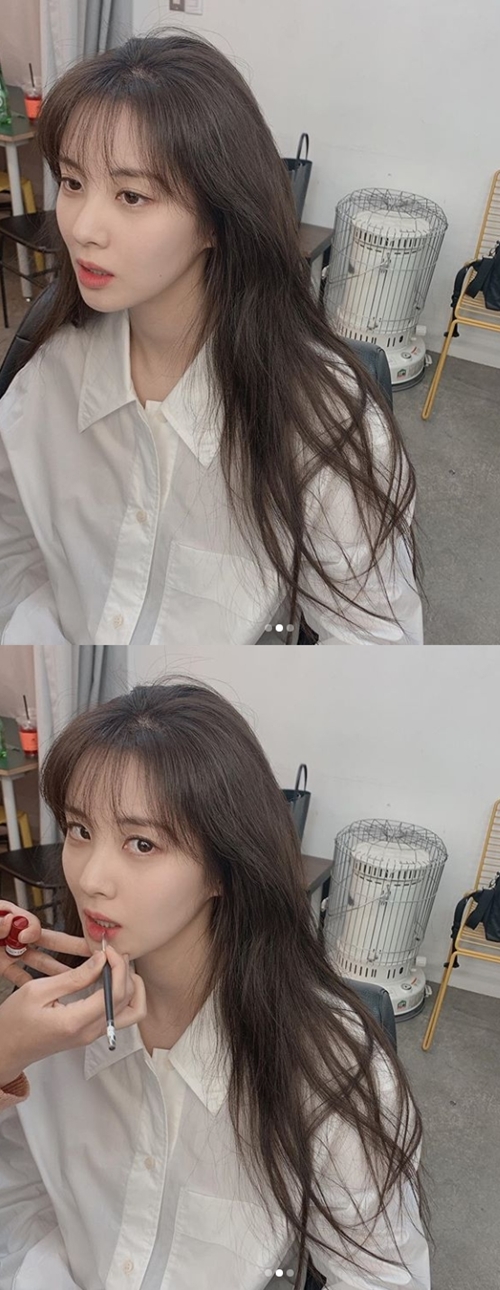 Actor Seohyun from Group Girls Generation showed off her innocent beautiful looksSeohyun posted several photos on her Instagram account on Thursday.The photo shows Seahun in a white shirt getting makeup.In addition, Seohyun captures Sight with clear skin and clear features without any blemishes.Seohyun appeared in the MBC drama Time.