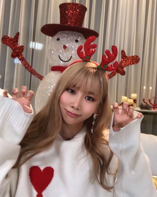 Group Brown Eyed Girls member JeA transformed to Rudolph.JeA wrote on SNS on the afternoon of December 17, How about our gift!? Dingo Music Love Live! Go to see it! Must have love love love love love love love love!!!and posted a picture.In the open photo, JeA shows a lovely figure wearing a Rudolph horn headband.Brown Eyed Girls, which JeA belongs to, will be playing Must Have Love Love Live on the day through Dingo Music!The video was released and received the hot attention of fans.Brown Eyed Girls released their new album, RE_vive (Revival) on October 28.The title song Wonder Woman music video has exceeded one million views in two days after the release of the video site YouTube.hwang hye-jin