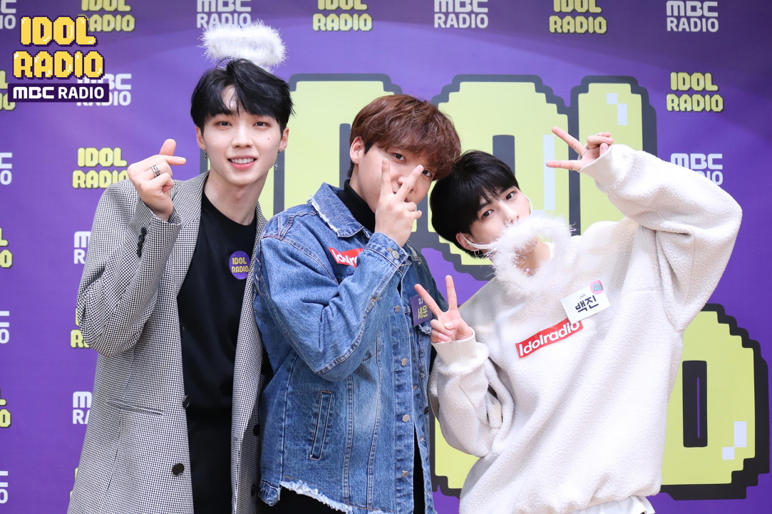 Project group JxR appeared in Idol LaEXO D.O.MBC standard FM Idol La EXO D.O. broadcast on the 16th, special DJ Jeong Se-woon is going on, JxR is the first La EXO D.O.He boasted of his uncharacteristic skill.White with said, I started preparing for group activities in October, and I first saw it while working with Kwon Yuri. I talked to him and he seemed to have been attached to the project group all the time.Kwon Yuri explained that the team name JxR is the name that combines White with my initials and is determined to go up higher than Jump and Rise.Kwon Yuri added, We are so close that there is no leader in the group. White with also showed off the chemistry between the two, saying, We are working but we seem to play.White with the debut song ELEMENT is a song about the authenticity of a man looking at a woman.We even wish that those who like us would fill in the lack of ELEMENT, he said.When asked about the twists and turns in the writing process, White with said, I wanted to write a lyrics together, but it naturally became a (role) division.Kwon Yuri wrote English and I wrote Korean. White with said, The most frequently said word these days is ELEMENT, and the lyrics ELEMENT come out 32 times in the song.JxR said, We are preparing a new song (coming), and surprised everyone by revealing that the work is already over.White with said, Both positions are rap, and I will show hip-hop in the next song because I can not show a lot of rap in ELEMENT.No more spoilers (no more), Kwon Yuri said, and I hope those who support you will expect more.Idol LaEXO D.O. JxR Kwon Yuri, White with a medley dance at the resale patent corner, moved SIXCs MOVE (Prod.By ZICO), NCT Us BOSS, Godsevens Lullaby, BTS Jimins Lie, Taemins Drip Drop, EXOs Love Shot, Sean Mendess Theres Nothing Holding Me Back, Produce X 101s X1-MA He showed off the dancers face.White with said, Dance has been played since the third year of junior high school. I was working for Koreas B-boy crew.He was the youngest of the team. He also applauded freestyle b-boying.White with said, The roll model is the Kai of EXO. I was actually working in recent years, but it was a shock because I was so good.Kwon Yuri also showed a versatile aspect: Specificity is language.Kwon Yuri, who said, I like to study language, said he was fluent in three languages (Korean, English, and Russian), and boasted that he was a swimmer in Russia.Kwon Yuri, who is also a member of Mensa with IQ 148, humbly said, I have never thought I was a genius.They also prepared a live stage for the winter night. Kwon Yuri was a sweet voice and H.E.R.s Best Part (Feat).Daniel Caesar) and White with Crushs In The Air.Finally, special DJ Jeong Se-woon said, I am grateful to have the honor of being able to share the live broadcast of JxR and the first La EXO D.O.It seems to be a meaningful day for me today.I hope that all the roads will be flower paths for the two of them to work in the future, and even if there are occasional rough roads, I hope that they will get together and get through well and all peace and stability together.I am a long-lived, strong, happy, and finished the broadcast on this day.On the other hand, special DJ Jeong Se-woon will continue the week Idol La EXO D.O. until Saturday, 21st.Idol LaEXO D.O. airs every day at 1 a.m.Photo = MBC