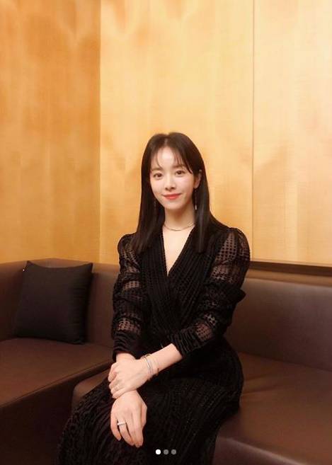 Main actor Han Ji-min of the movie Miss Back boasted pure and elegant beautiful looks.Recently, Han Ji-min posted several recent photos on his instagram.Han Ji-min in the public photo is sitting on the sofa wearing a black long dress.Beautiful looks catch the eye, especially during Han Ji-mins glow.The netizens who responded to this commented, Perfect, It is so beautiful and It is beautiful.On the other hand, Han Ji-min played a role as a white shark in Miss Back which was released last October.