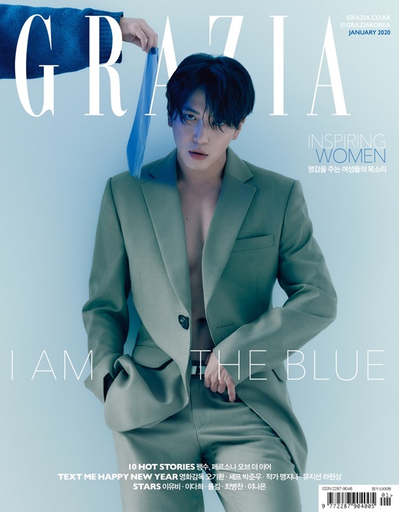 Jung Yong-hwa, a member of group CNBLUE and actor, revealed the change after the discharge.Fashion magazine Maria Grazia Cucinotta CoLia recently showed a picture taken with Jung Yong-hwa on the 18th.In a blue color concept, Jung Yong-hwa digested white T-shirts, blue jeans, knit tops and navy marine look.In an interview after the filming, Jung Yong-hwa said, After going to the army, my mind changed a lot. Before Enlisted, the proportion of work was large.I thought it was more about what the public wanted than me, but now it is changed to Lets do it in the direction I really want, when I want to.Jung Yong-hwa said, We started overseas tours and are planning to release albums.I think I can do it if the drama proposal comes in and the time is right.  I am so grateful and happy to those who visit Discharge.I want to repay you in any way, he said.Jung Yong-hwa was a maturity discharge at the 702 special performance in November.After the discharge, on December 7th and 8th, we held a solo concert in Korea and then meet with global fans through STILL 622 tour.Photo: Maria Grazia Cucinotta offered