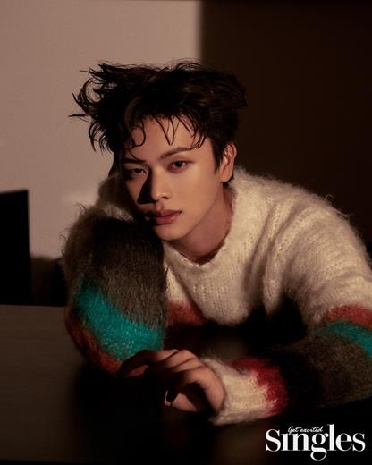 BtoB Yook Sungjae announced the current situation with a picture.On the 18th, fashion magazine Singles released a cover picture of the January 2020 issue with Yook Sungjae.In this picture, which was filmed with the concept of staying in Hanok for a day in January, Yook Sungjae perfected the costumes with traditional hanbok and oriental patterns and completed a sexy and dreamy picture that transformed from Boy to a man.In the interview that followed after the filming, Yook Sungjae started with Application 1994 and Shoot, and said, I feel a lot of weakness and realism in reading as an actor in a short period of time from Nine Boy, Huayu - School 2015 and Village - Archaea Secret.When you put it in practice, you can see that it gradually permeates the character and naturally melts from action to speech, but it can not be done if you try to analyze this character.I look forward to seeing that the smoke that permeates the life will come out naturally if the age occurs. He said about his own way of preparing for the character.Especially, I want to play a villain when I have more years of life, and I want to play romance and melodrama.I also want to try music movies such as Beginning Again. On the other hand, the pictures and interviews of the all-round entertainer Yook Sungjae, which will show attractiveness in various fields and show what kind of charm they will show in the future, can be seen in the January issue of Singles.