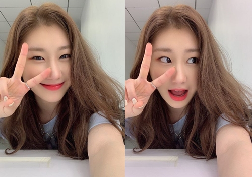 Group ITZY (ITZY) Chaeryeong has unveiled Selfie, which is full of loveliness.Chaeryeong posted Selfie on ITZYs Instagram on the 18th with an article called selfie.In the photo, Chaeryeong is staring at the camera wearing a checkered shirt with long straight hair hanging down.He also made a lovely look and appealed to the cuteness with a cute smile and a V pose.In addition, several pieces of Chaeryeongs selfie, which has a colorful atmosphere, were released and made fans excited.ITZY Chaeryeong, meanwhile, recently acted as ICY.
