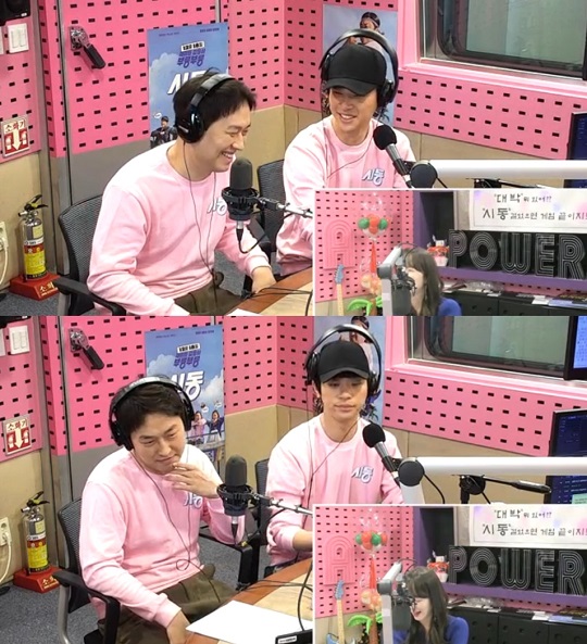Actor Park Jung-min and The director boasted of their friendship with EXO (EXO) Suho.On the 18th, SBS Power FM Park Sun-youngs Cine Town talked with Actor Park Jung-min, director The, who returned to the movie Start.DJ Park Sun-young asked, I was so grateful for making the directors movie Glory Day on the day, and DJ Park Sun-young asked, I heard how it took me to cast hot actors such as Ryu Joon-yeol, EXO Suho, Jisu, and Kim Hee-chan for four months. I was lucky, I watched the audition for a very long time, and the actors who were good at acting met first, The director said.As for EXO Suho, I contact (Guardian love) Zazu and watch the movie as well.I came to the premiere of this movie Start and delivered a bouquet of flowers. Park Jung-min said, I am close, too. It is school motivation.I like it, and Park Sun-young asked, Do you even meet Zazu? He said, I will tell you so far. Photo: Radio in sight of SBS