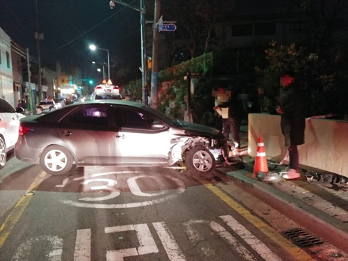 인도 공사로 도로 내려와 걷던 70대 차에 치여 숨져 [부산 경찰청 제공. DB 및 재판매 금지]