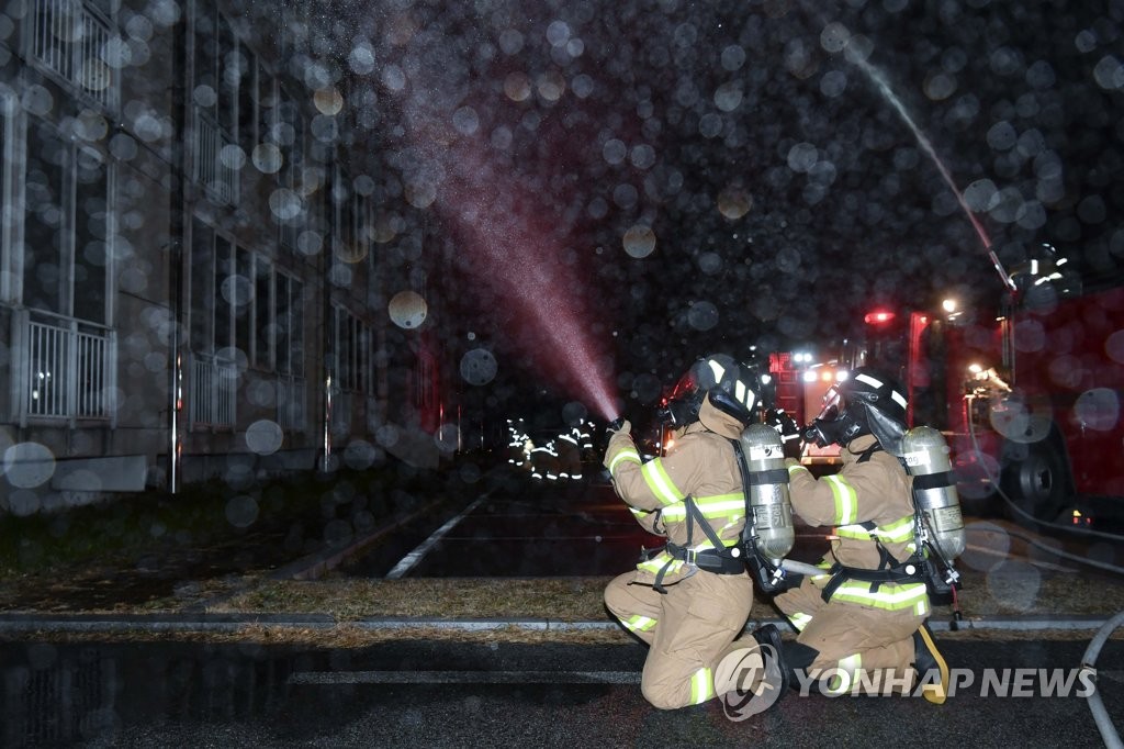 공군제17전투비행단(소방구조중대) 이미지