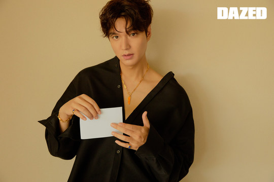 Magazine Days, which presents original Content every month based on fashion and culture, announced the start of the 2020 year YEAR year years with Actor Lee Min Ho.The cover story of the January issue of Days was decorated by Lee Min-ho, who returned to a more mature and hard-on charm after two years of vacancy.He will return to the emperor in 2020 year YEAR year year, through Kim Eun-sooks The King: The Monarch of Eternity. The picture, filmed in Bali, will be published on as many as 38 pages.Lee Min-ho said in an interview after shooting the picture, If there was impatience or fierceness in Lee Min Ho in the first act, it seems different now.Do not lose your spare time, do your best in the moment, enjoy the same mind, more mature, mature, and skillful .hwang hye-jin