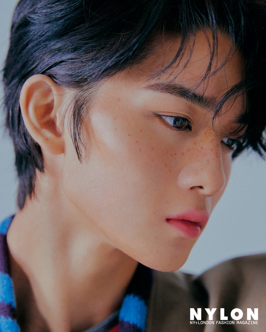 A CIX pictorial has been released.CIX (Mr. I-x), a group actively working as the second album Hello, Strange Space completes CIXs world view of what happens inside and outside the school, including entrance exams and school violence that can be experienced by young people of their peers, released the picture through the fashion magazine Nylon (NYLON).The member who led the atmosphere of the filming scene was Yonghee. The music broadcast and the tight schedule made the tired members smile brightly.CIX (Mr. I-x), which completed a wonderful cut in the shortest time with a chemi like a chemi in group shooting, also unfolded the visual idol aspect without regret.In particular, he showed his charm in the individual cut shoots that followed the group cut. Bae Jin Young and his youngest Hyun Seok showed a shy Shi Boy.minjee Lee