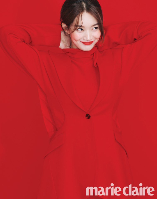 A picture and interview of Shin Min-a have been released.In the interview, Shin Min-a said, I was a good person to meet through my work and I had a lot of trouble to express the person who continues to move forward even in various difficult situations.pear hyo-ju