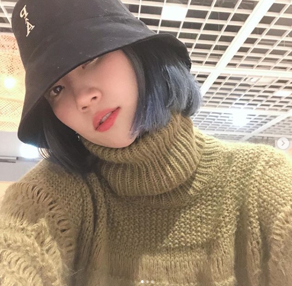 Singer Park Ye-eun has hit the evil spirits.Park Ye-eun thanked fans who sent cheering messages to personal social media on December 20.Park Ye-eun said, Thank you for the warm message, it is a great strength. I decided not to deal with Mojiri who are looking for comfort while cutting down others lives.(If you dont know the right thing, youll have a high-profile?) Dont worry, Im an Iron Girl, reassured fans who were worried.Park Su-in