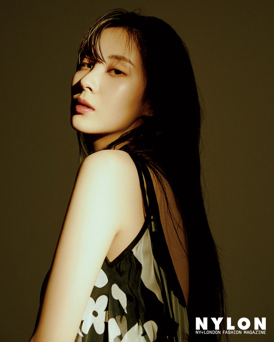 Singer and actor Seohyun met with the January issue of fashion magazine Nylon, who showed off her long career and styled all her fittings.The back door that the admiration of the staff who showed the original Seohyun with a natural mood filled the scene.In a recent interview, there was a frank story, including a new year and a new work.As a singer, he has long written the name Seohyun, but recently he wrote the standard of using it in parallel with his real name Seohyun rather than Seohyun to the public.I am both, so I did not think it was too difficult, and I decided to live as a seahoon in the future. When I asked about the new front seat, the 30, When I look back, I think that I have lived hard and hard in my teens and twenties.I think I will have more room in my 30s. I have only left my life anyway. When asked if he was confident he would do well if he joined a normal company other than his current job, he said, I am confident that I can live well even if I drop it alone in the desert.I am a very confident man now, who is a weak man, and sometimes I feel sorry for myself, but everyone is getting stronger because of what I have been through in my life.I have nothing to fear now. hwang hye-jin