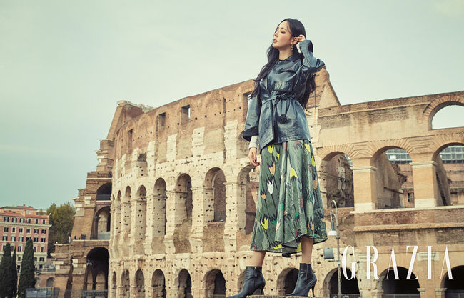 Actor Lee Da-hee boasted a beautiful charm in Rome. Actor Lee Da-hee, who showed a different appearance as an MC through the entertainment program Queendom, decorated the picture of the January issue of fashion magazine Maria Grazia Cucinotta.This picture, which was held in the City of Eternity Rome, features her alluring charm with the concept of a beautiful stranger who left for a strange destination.The Colosseum, an iconic place that symbolizes Rome, and the exotic mood street and various view points combined with the background to create a more atmosphere of pictorial god.The stylish fashion sense that was shown in the picture according to the modifier of fashion icon caught the eye.It is a warm tweed item that shows modern and chic fashion look, and it has completed light styling with accessories such as oversized sunglasses and mini bags.Lee Da-hees colorful lenses that made his big eyes more prominent added a mysterious charm.Lee Da-hee, who did not lose his joy at the shooting scene, was praised by the staff for his professional appearance every cut.He showed off the aspect of Picture Artisan without regret by checking poses and facial expressions through direct monitoring and sharing various opinions with photographers.Meanwhile, Lee Da-hee will also be active as MC for the 34th Golden Disc Awards with TikTalk digital music awards, which will be held on January 4th.A fascinating pictorial with Actor Lee Da-hee, Maria Grazia Cucinotta Magazine, can be seen in the January issue