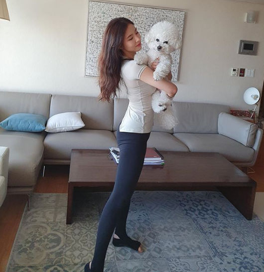 Actor Shin Se-kyung flaunts her beautiful figureShin Se-kyung posted on his SNS on the 20th, To burn the day off # Love.In the photo, Shin Se-kyung is wearing a tight pants and The and holding a puppy. Shin Se-kyung looks at the camera with affectionate eyes.Shin Se-kyungs striking figure catches the eye; Shin Se-kyungs bright smile also makes the viewer feel pleasant.Shin Se-kyung was featured in the MBC drama Na Hae-ryung, which ended in September, as Na Hae-ryung