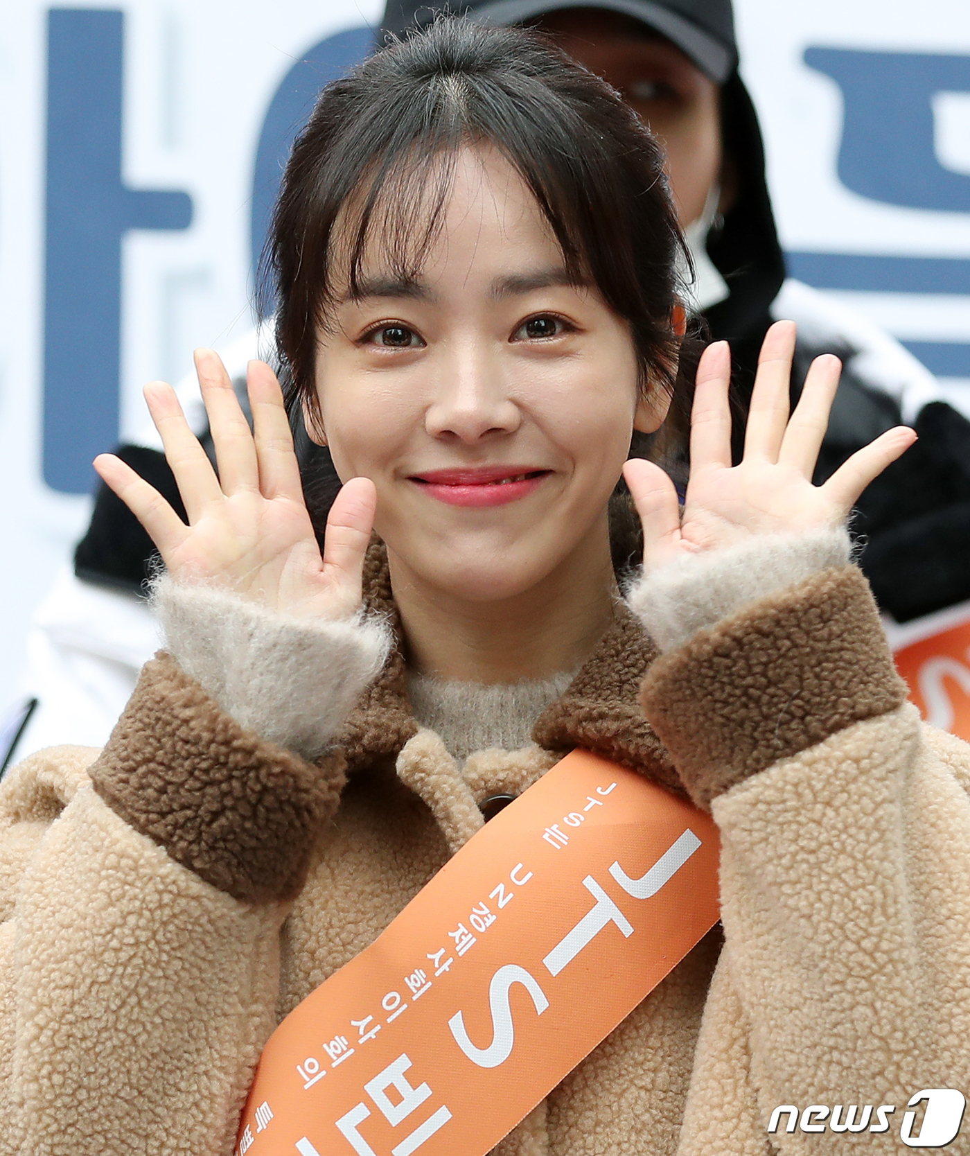 Seoul=) = Actor Han Ji-min poses at a JTS fundraiser held in the square near Seoul Gangnam station on Monday afternoon.December 21, 2019