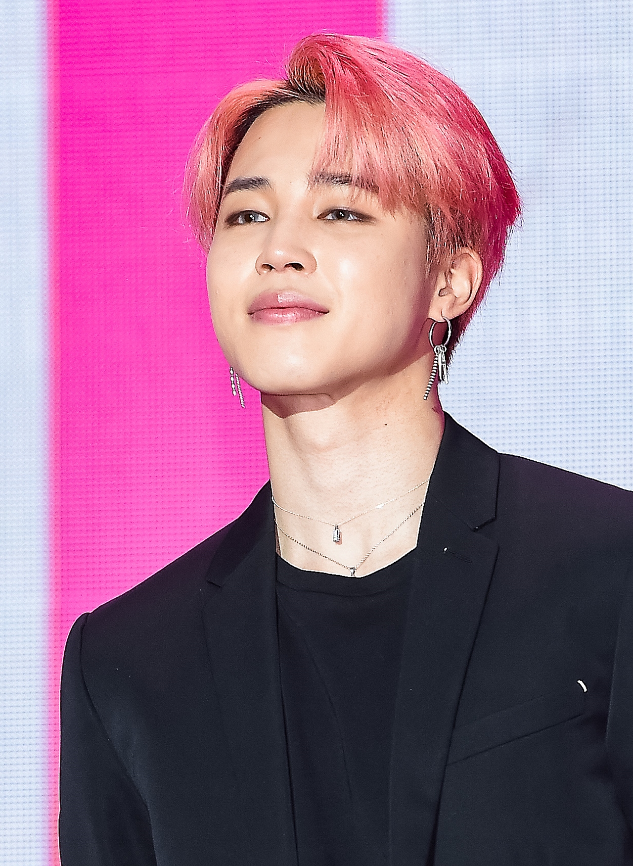 BTS Jimin topped the Boy Groups personal brand reputation in December 2019.The Korea Institute of Corporate Reputation analyzed the brand reputation of GiSo, MediaJiSooo, Communication JiSooo, and Community JiSoooo, which were created by extracting 139,050,067 brand big Data of 598 individual Boi group from November 19 to December 20, 2019, and analyzing consumer behavior analysis of individual Boi group brands. He was ranked first.BIGBANG G-Dragon ranked second and BTS BU was named third.BTS Jungkook, Jean and Suga ranked 4,5, and 6, respectively, while RM and Jay Hop ranked 8th and 9th.Brand reputation JiSoooo is an indicator created by brand big data analysis by finding out that consumers online habits have a great impact on brand consumption.BTS Jimin, who ranked first, showed high score of Friendly, Happy, I like in link analysis, and Fan Meeting, Twitter, Ami was analyzed high in keyword analysis.In the analysis of positive negative ratio, positive ratio was analyzed as 83.50%.In December, the 30th place in the Boy Groups personal brand reputation was BTS Jimin, BIGBANG G-Dragon, BTS Buy, BTS Jungkook, BTS Jin, BTS Suga, EXO Siu Min, BTS RM, BTS Jhop, EXO Baekhyun, Astro Cha Eun Woo, EXO Kai, EXO Chan Yeol, Bix Ravi, EXO Suho, EXO Chen, EXO Sehun, Super Junior Hee Chul, SF9 Rown, FT Island Choi Jong Hoon, CIX Bae Jin Young, New East Hwang Min Hyun, Winner Song Min Ho, Astro Raki, Block Bi Pio, Wanna One Ha Sungwoon, God Se7en Jin, Astro Jinjin, Super Junior The analysis was conducted in the order of yunsanha.
