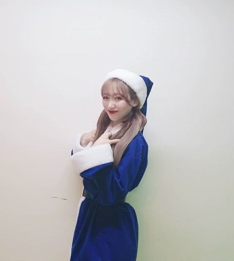 Haru, who was happy thanks to the fans.On the 21st, Lovelyz official SNS said, 19.12.21 Death Before Dishonor performance.Thanks to Lovelyz fandom, it was a happy Death Before Dihonor performance; a happy year-end with Lovelyz.Today, the Lovely Nussus is full of charge .Lovelyz was pleased to hear the news of Death Before Dihonor performance at Youngdeungpo Times Square.Meanwhile, Lovelyz recently appeared in Mnet entertainment Queendom.