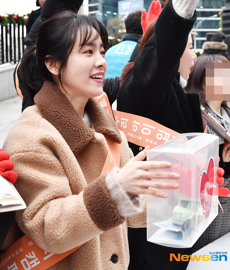 JTS Street Fundraising was held on December 21 at a special stage of Seocho Wind Hill at Seoul Gangnam Station.On this day, the street Fundraising includes Noh Hee-kyung, actor Bae Jong-ok, Han Hyo-joo, Han Ji-min, Yoon Soi, Seo Ji-hye, Im Semi, Park Hwan-hee, Han Hyun-min &Baek Eun-kyung, Cha Jong-ho, Lee Jae-woo, and Han Jeong-hyun attended.Lee Jaeha