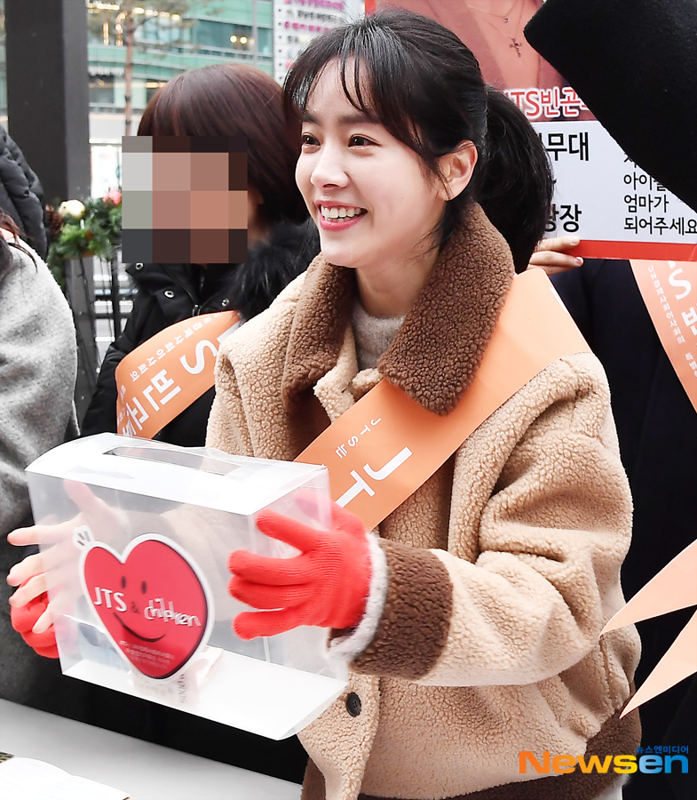 JTS Street Fundraising was held on December 21 at a special stage of Seocho Wind Hill at Seoul Gangnam Station.On this day, the street Fundraising includes Noh Hee-kyung, actor Bae Jong-ok, Han Hyo-joo, Han Ji-min, Yoon Soi, Seo Ji-hye, Im Semi, Park Hwan-hee, Han Hyun-min &Baek Eun-kyung, Cha Jong-ho, Lee Jae-woo, and Han Jeong-hyun attended.Lee Jaeha