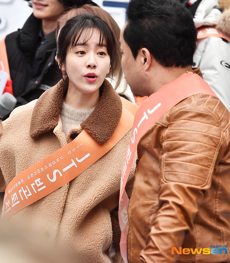JTS Street Fundraising was held on December 21 at a special stage of Seocho Wind Hill at Seoul Gangnam Station.On this day, the street Fundraising includes Noh Hee-kyung, actor Bae Jong-ok, Han Hyo-joo, Han Ji-min, Yoon Soi, Seo Ji-hye, Im Semi, Park Hwan-hee, Han Hyun-min &Baek Eun-kyung, Cha Jong-ho, Lee Jae-woo, and Han Jeong-hyun attended.Lee Jaeha
