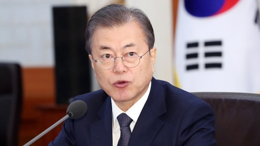 문재인 대통령이 16일 청와대 여민관에서 열린 수석 보좌관회의에서 모두발언을 하고 있다. 문 대통령은 이날 정부가 청년층 일자리 정책에 실혐을 기울였다며 고용지표가 뚜렷하게 개선됐다고 평가했다. 청와대사진기자단
