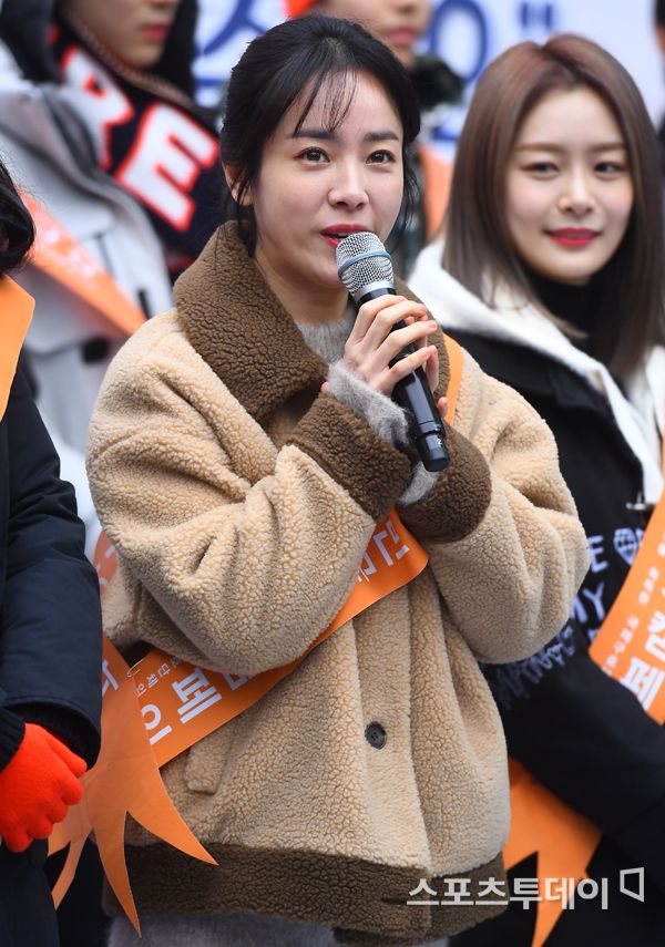 JTS Street Raising Event was held on the hill of Seocho Wind in Gangnam Station, Seoul Seocho District, on the afternoon of the 21st.Actor Han Ji-min, who attended the event, is giving a greeting. December 21, 2019