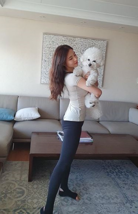 Actor Shin Se-kyung shows off her Luxury figureShin Se-kyung posted a picture on his 20th day with an article entitled Firing the day off on his instagram.In the photo, Shin Se-kyung is holding a pet love and making a lovely smile.In particular, Shin Se-kyung boasts a perfect S-line body in everyday dress, capturing attention.The netizens who encountered it responded in various ways such as It is so beautiful, I know how to take pictures of love, I almost burst my heart.Shin Se-kyung, meanwhile, appeared in the MBC drama Na Hae-ryung (played by Kim Ho-soo, directed by Kang Il-soo, and Han Hyun-hee), which ended in September, as the former Na Hae-ryung.