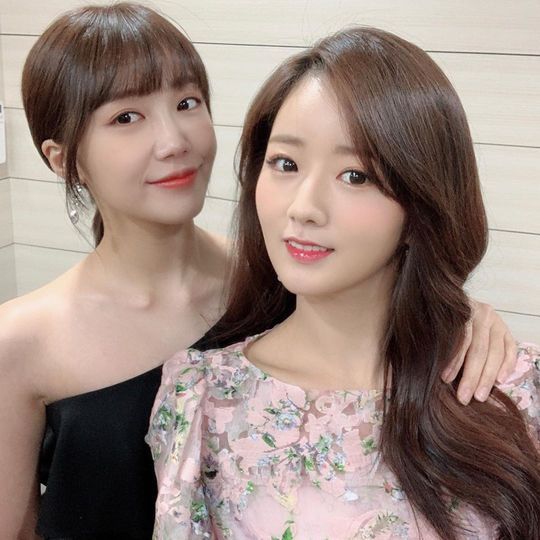 Group Apink members Jung Eun-ji and Yoon Bomis 2019 KBS Entertainment Grand Prix Red Carpet attendance photo was released.Apinks official Instagram shows off on December 22nd, JJ  Batrip of the song plaza, which stepped on Red Carpet side by side at KBS Entertainment Grand Prix.What the hell cant our Ping Soons do? Our proud pink. Congratulations to DJ Eunji, the new DJ.It is the best thing to be nominated for a new person, and several photos were posted.The picture shows Jung Eun-ji and Yoon Bomi, who are shoulderless, smiling brightly at the camera.The shape of their fairy dress catches their attention.The fans who responded to the photos responded such as It is so beautiful, What is really beautiful? Beautiful and Proud Sisters.delay stock