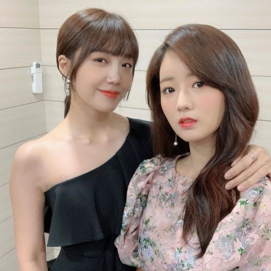 Group Apink members Jung Eun-ji and Yoon Bomis 2019 KBS Entertainment Grand Prix Red Carpet attendance photo was released.Apinks official Instagram shows off on December 22nd, JJ  Batrip of the song plaza, which stepped on Red Carpet side by side at KBS Entertainment Grand Prix.What the hell cant our Ping Soons do? Our proud pink. Congratulations to DJ Eunji, the new DJ.It is the best thing to be nominated for a new person, and several photos were posted.The picture shows Jung Eun-ji and Yoon Bomi, who are shoulderless, smiling brightly at the camera.The shape of their fairy dress catches their attention.The fans who responded to the photos responded such as It is so beautiful, What is really beautiful? Beautiful and Proud Sisters.delay stock