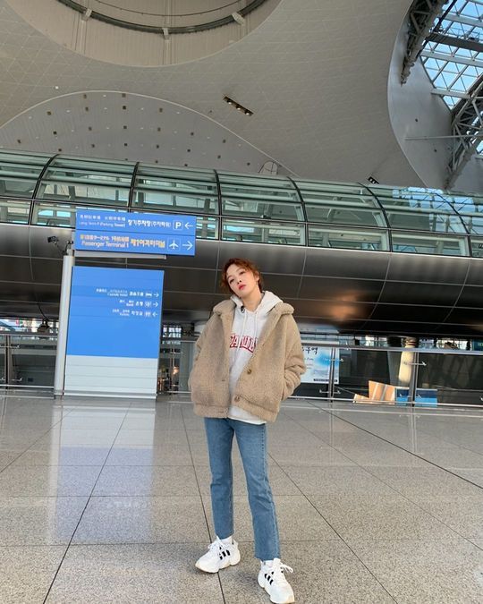 Actor Hwang Bo Ra has announced his appearance on SBS Running Man.Hwang Bo Ra posted on his Instagram account on December 22: Running Man again. Please take the main shot today. Why are you at ICN airport?I posted a picture with the article.The photo shows Hwang Bo Ra in a hooded T-shirt and jeans; Hwang Bo Ra emits chic eyes towards the camera.Hwang Bo Ras disappearing small face size and slender legs catch the eye.The fans who heard the news responded such as Its cool, Today is the shooter, Its fun to watch.delay stock