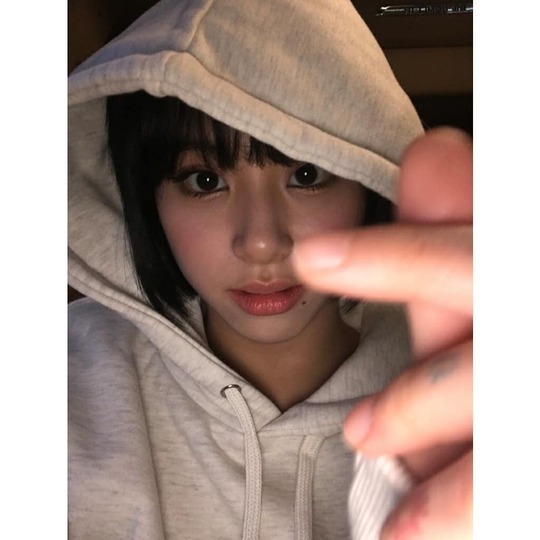 Group TWICE members Chaeyoung and Sana boasted fairy-like beauty.Chaeyoung posted a picture on December 22 on the official Instagram of TWICE with the article Successful 15 self-success ... Huw.Inside the picture was a picture of Chaeyoung facing Sana, who smiles at the camera.The fresh beauty and cheerful atmosphere of the two captures the attention.delay stock