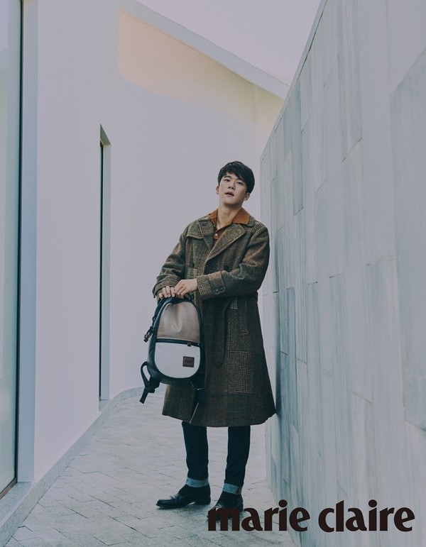 Actor Ha Seok-jin has revealed all of Cuckolds charms from Boy through his pictorial.On January 22, the magazine Marie Claire recorded the phototorial of Ha Seok-jin, who was filmed in the background of the Movenpik Resort Kamran in Natrang, Vietnam.Ha Seok-jin expressed his own atmosphere with dandy charm and deepened eyes in this photoreal.Especially, Ha Seok-jin has various masculine beauty under the theme of lazy days.